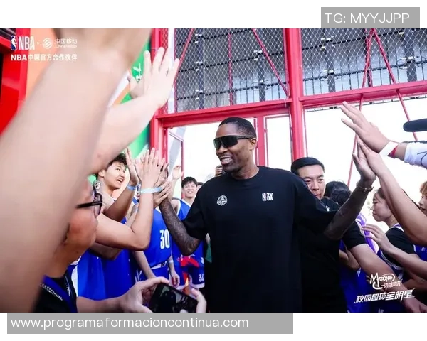 全息影像技术如何让已故传奇球星重现赛场解说精彩比赛